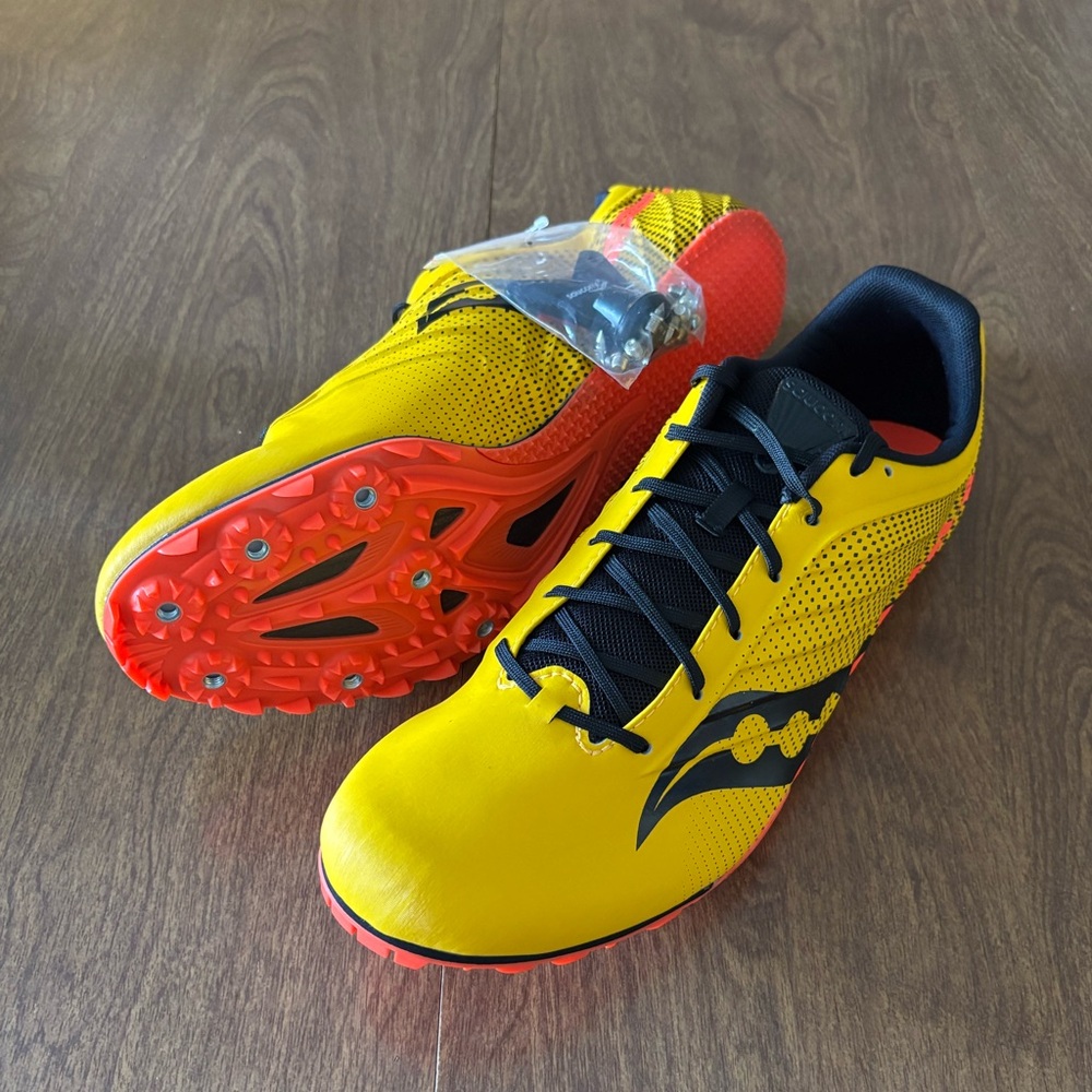 NIB Saucony Spitfire 5 men’s athletic track shoes yellow orange size 12